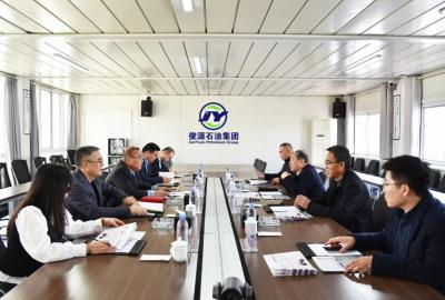 農(nóng)高區(qū)黨工委委員、管委會(huì)副主任曹永湖到俊源石油走訪